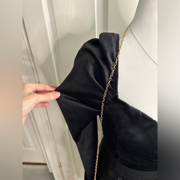 NWT Francesca’s size s faux velvet black body suit with puff sleeve - Picture 8 of 12